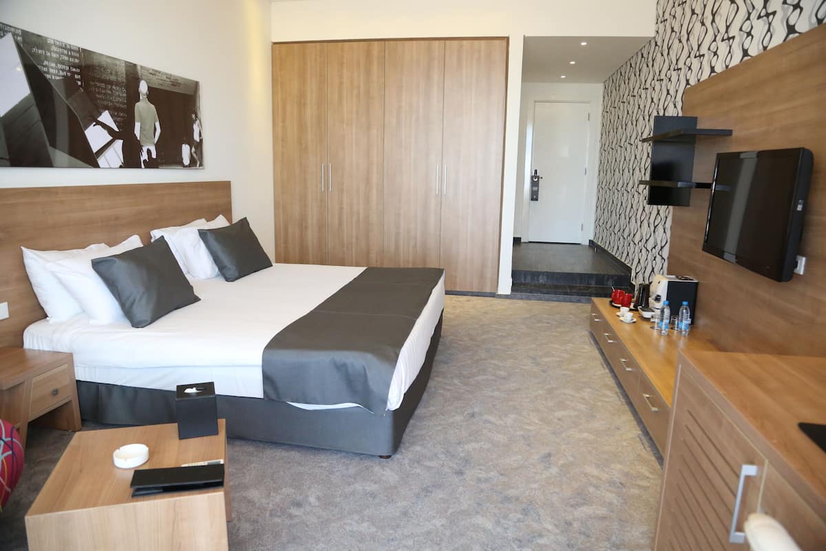 Minibar, in-room safe, soundproofing, iron/ironing board
