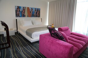 Suite Deluxe, 1 habitación | Minibar, caja fuerte, sistema de insonorización