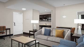 Suite, 1 King Bed, Non Smoking, Corner | Living area | 32-inch LCD TV with digital channels, TV, Netflix
