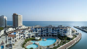 Seasonal outdoor pool, pool umbrellas, sun loungers
