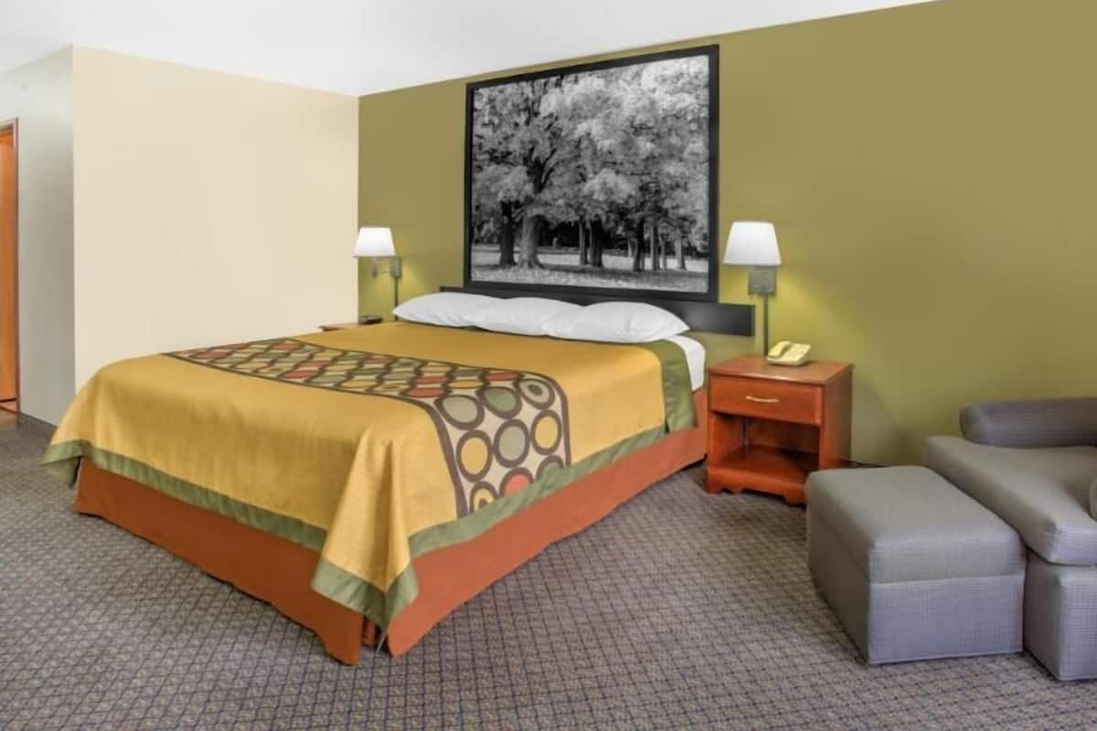 Desk, blackout drapes, iron/ironing board, free cribs/infant beds