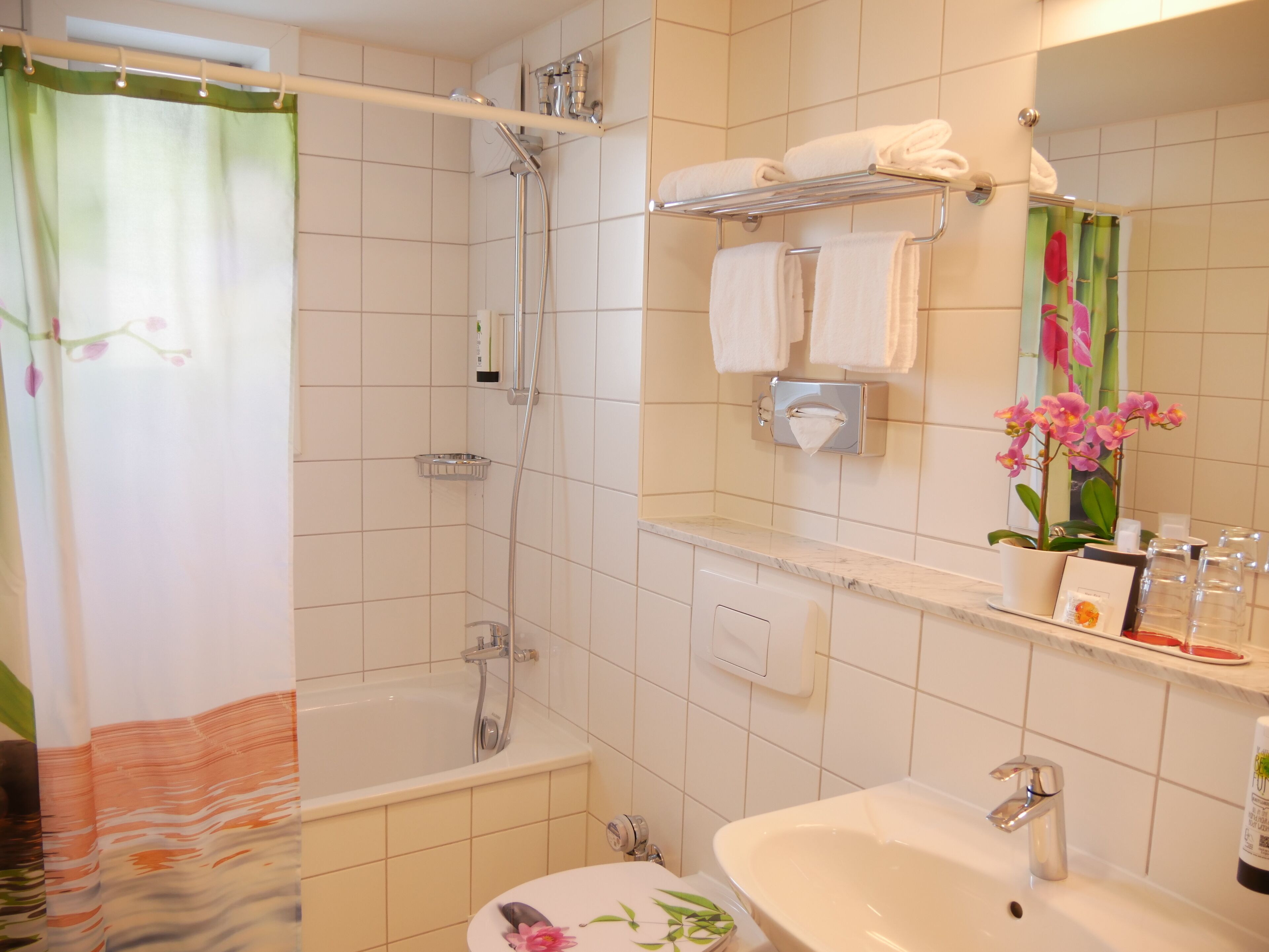 Kostenlose Toilettenartikel, Haartrockner, Handtücher, Seife