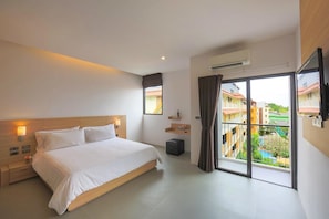 Modern Deluxe A | Artículos del minibar gratis y caja de seguridad en la habitación