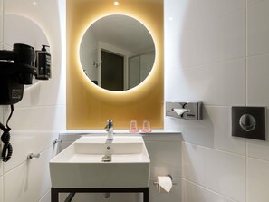 Escritorio, sistema de insonorización, cunas gratuitas y wifi gratis