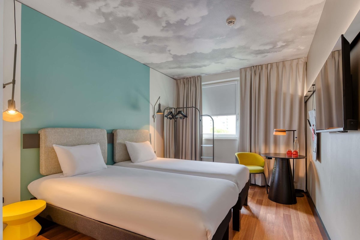 Standard-Zweibettzimmer, 2 Einzelbetten | Schreibtisch, schallisolierte Zimmer, kostenlose Babybetten