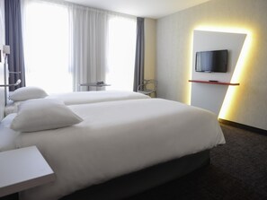 Individually decorated, individually furnished, desk, blackout curtains - Ibis Styles Poitiers Centre (Poitiers)
