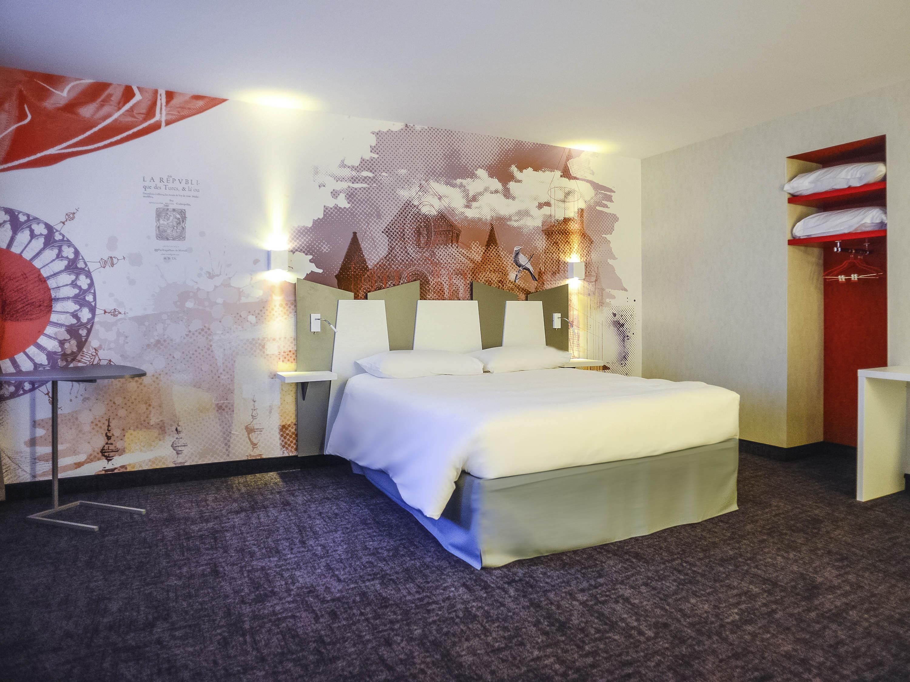 Standard Room, 2 Twin Beds | Desk, blackout drapes, soundproofing, iron/ironing board (on request)