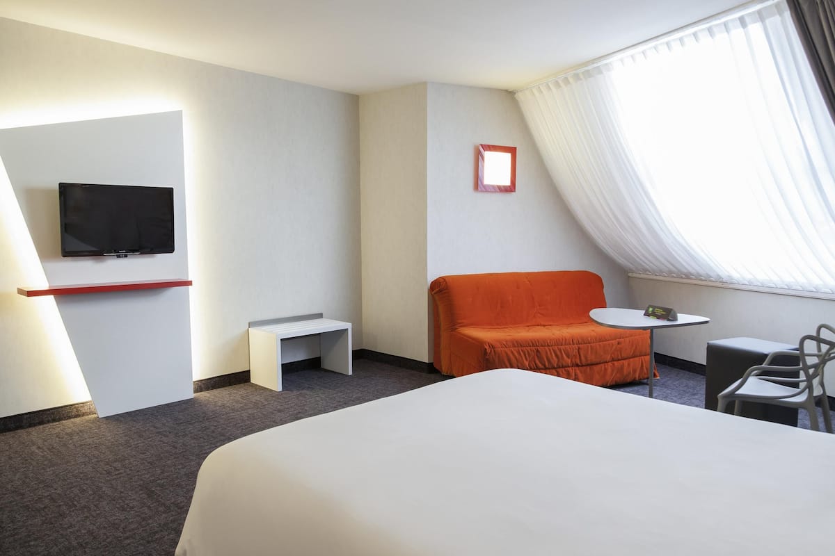 Standard Double Room, 1 Double Bed with Sofa bed | Individually decorated, individually furnished, desk, blackout drapes