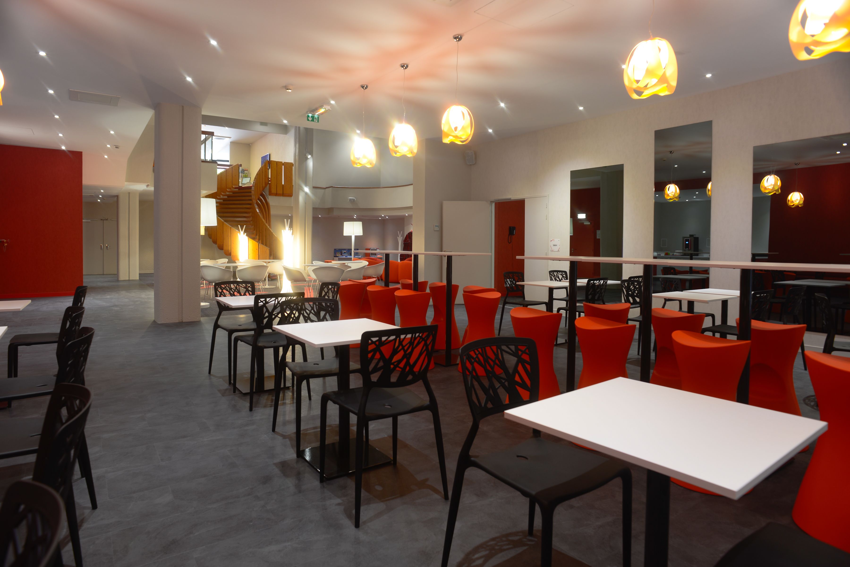 Petit déjeuner buffet (12 EUR par personne)