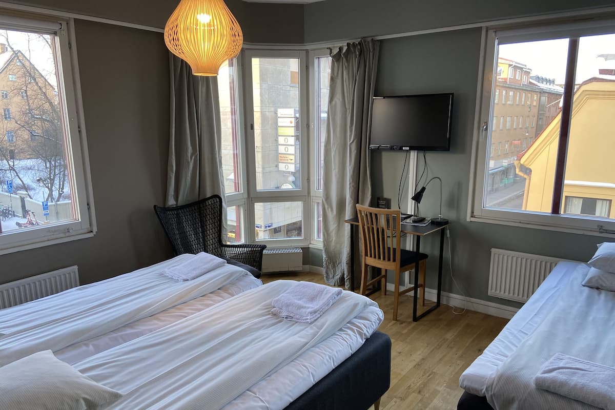 Roupas de cama premium, individualmente mobiliados, escrivaninha