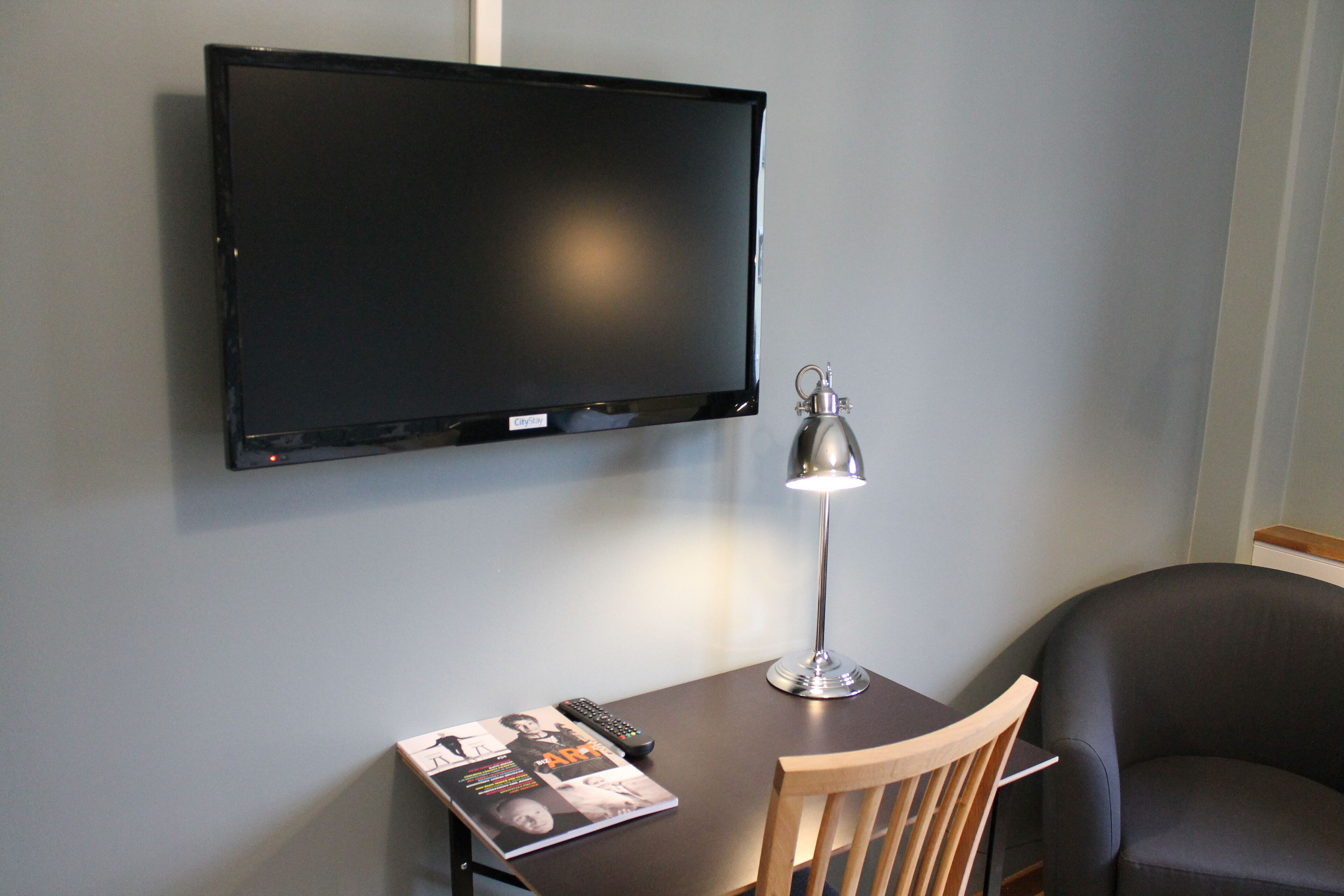 Hochwertige Bettwaren, individuell eingerichtet, Schreibtisch