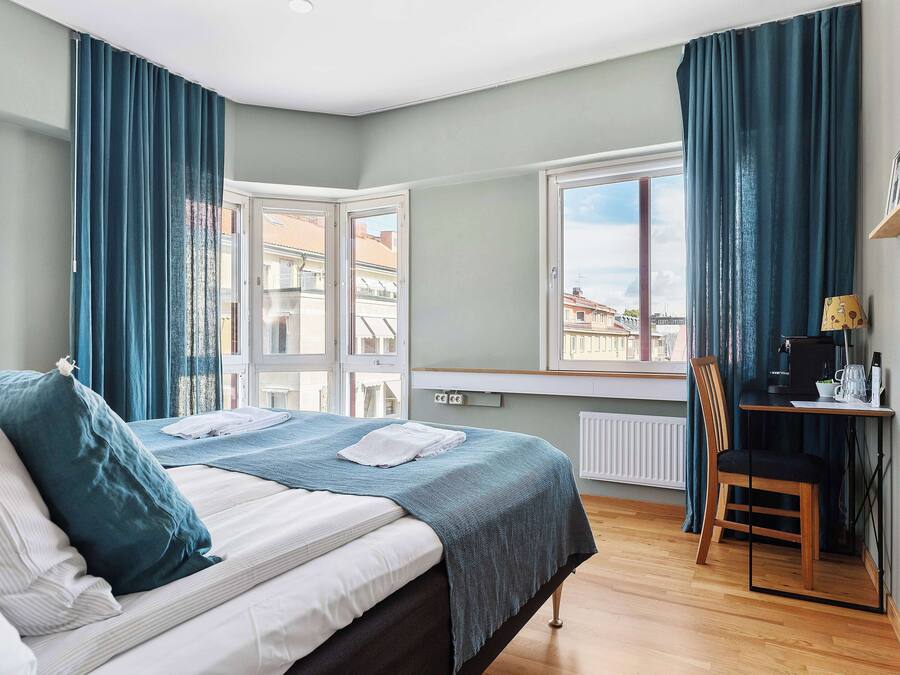 Quarto superior, 1 cama King, para não fumantes (with Sofabed) | Roupas de cama premium, individualmente mobiliados, escrivaninha