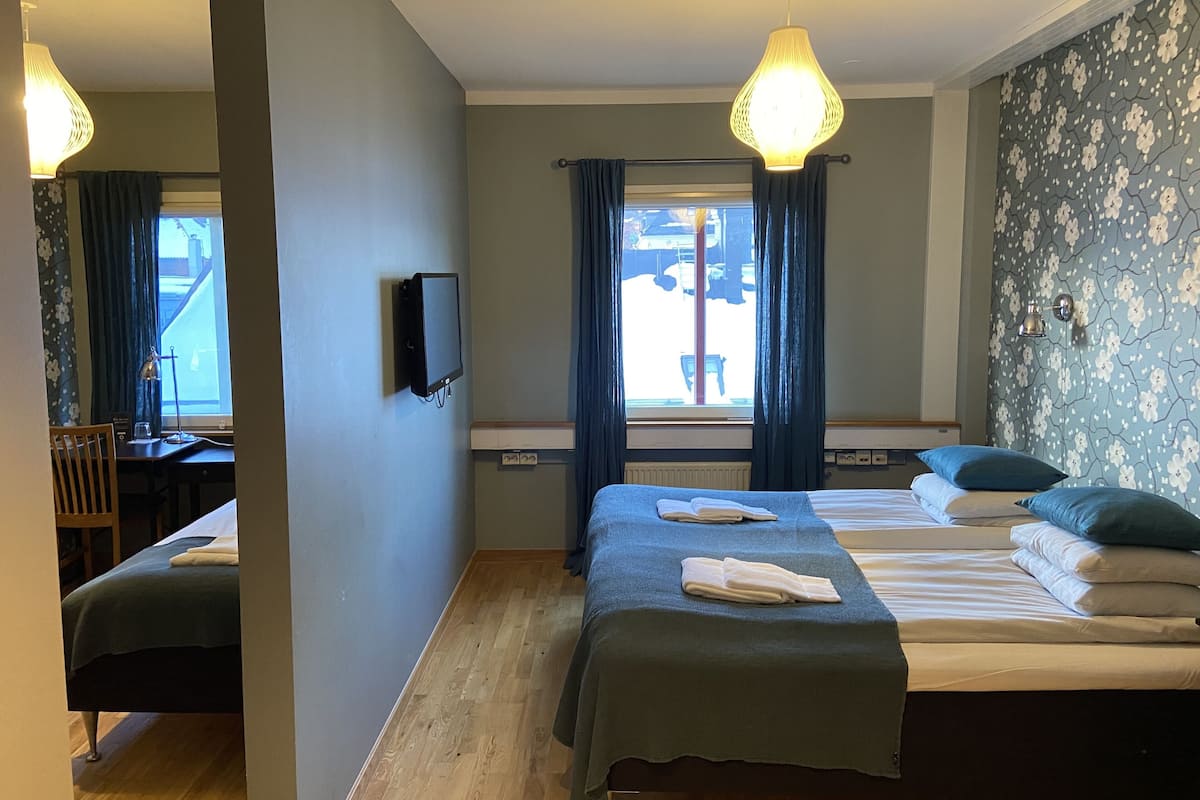 Sängtillbehör av högsta kvalitet, unika möbler och skrivbord