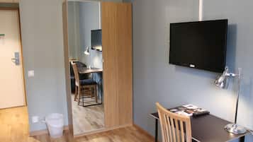 Premium bedding, individually furnished, desk, free WiFi