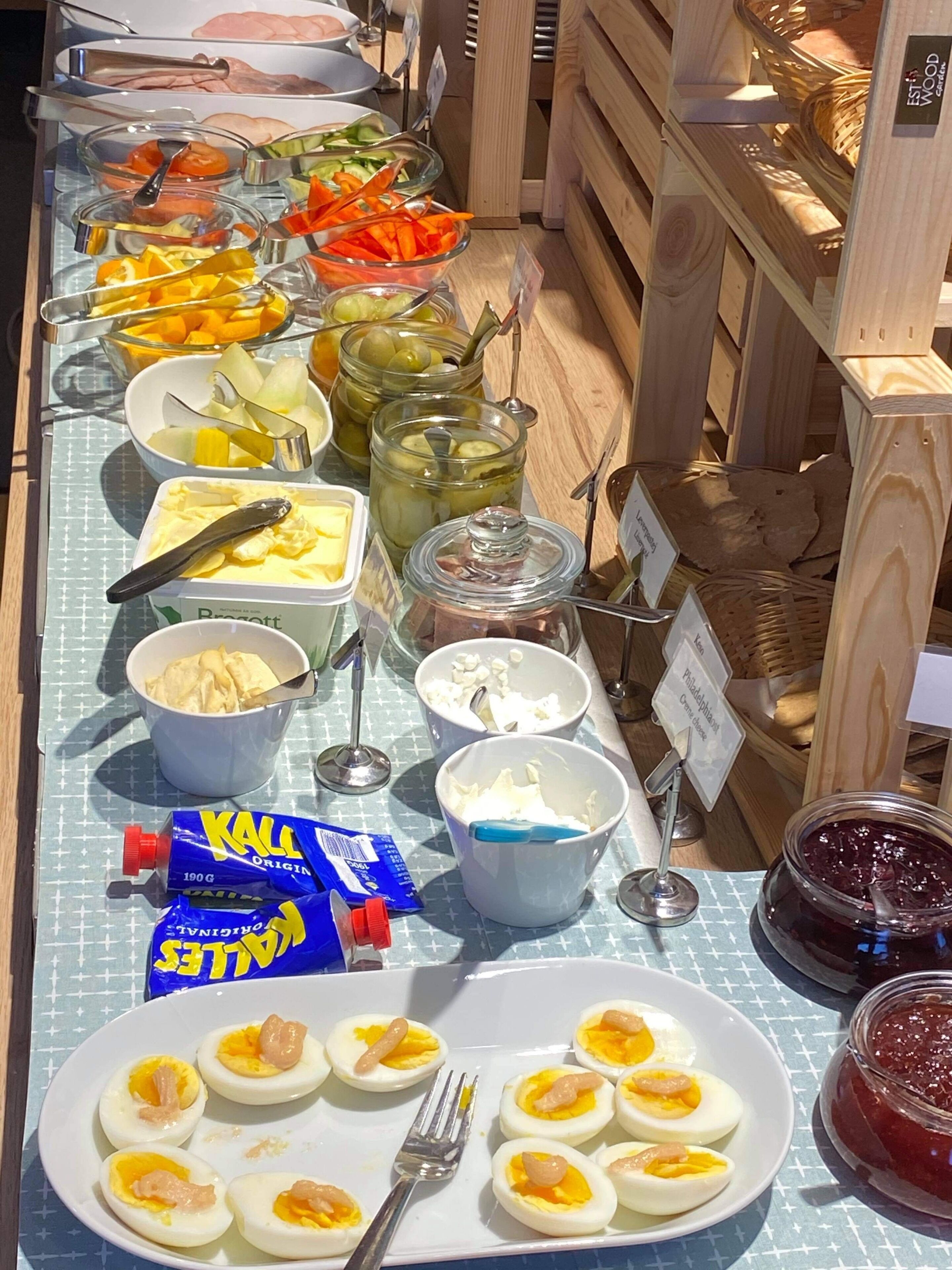 free daily self-service breakfast