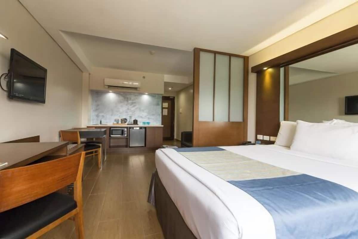 In-room safe, desk, iron/ironing board, free WiFi