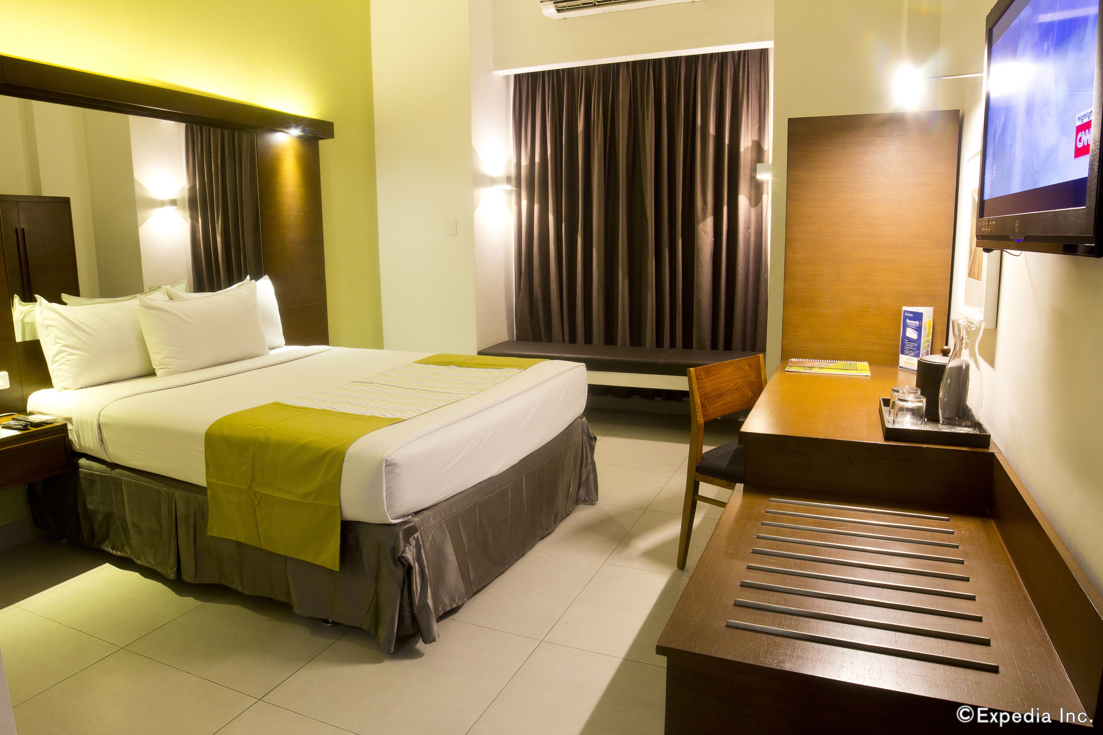 room, 1 queen bed, accessible, non smoking | in-room safe, desk, iron/ironing board, free wifi
