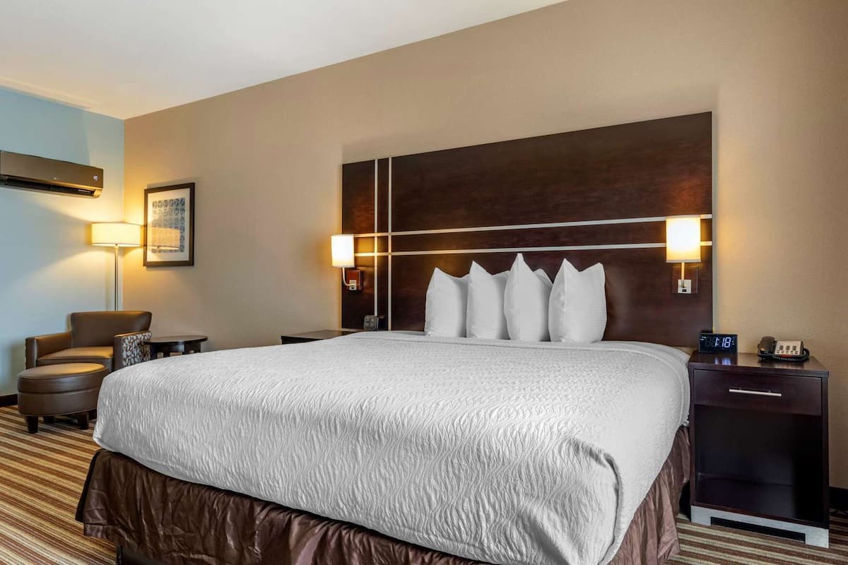 Pillowtop beds, desk, laptop workspace, soundproofing