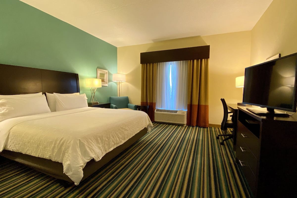 In-room safe, desk, soundproofing, iron/ironing board