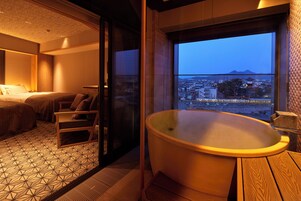 Habitación, no fumadores (Universal Kunshiko) | Baño | Ducha y bañera combinadas y bañera profunda