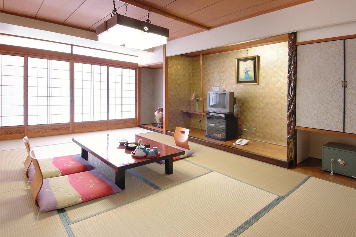 Traditional, 1 japanisches Futonbett (Japanese Style Room)