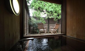 Ensemble baignoire-douche, baignoire profonde