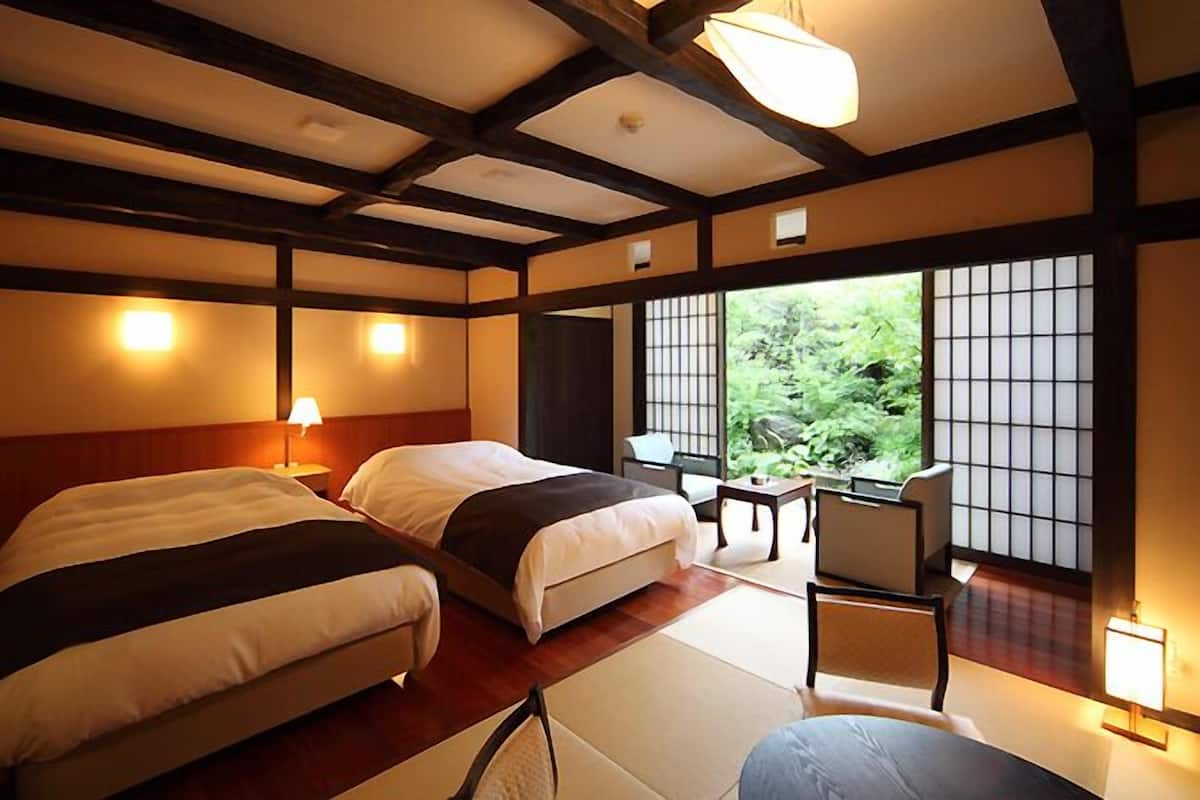 Zimmer (Japanese Western Style (Sazantei))