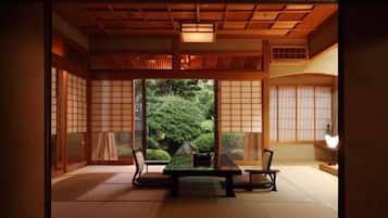 Kamar Tradisional (Sukiya Style Room) | Area keluarga | TV