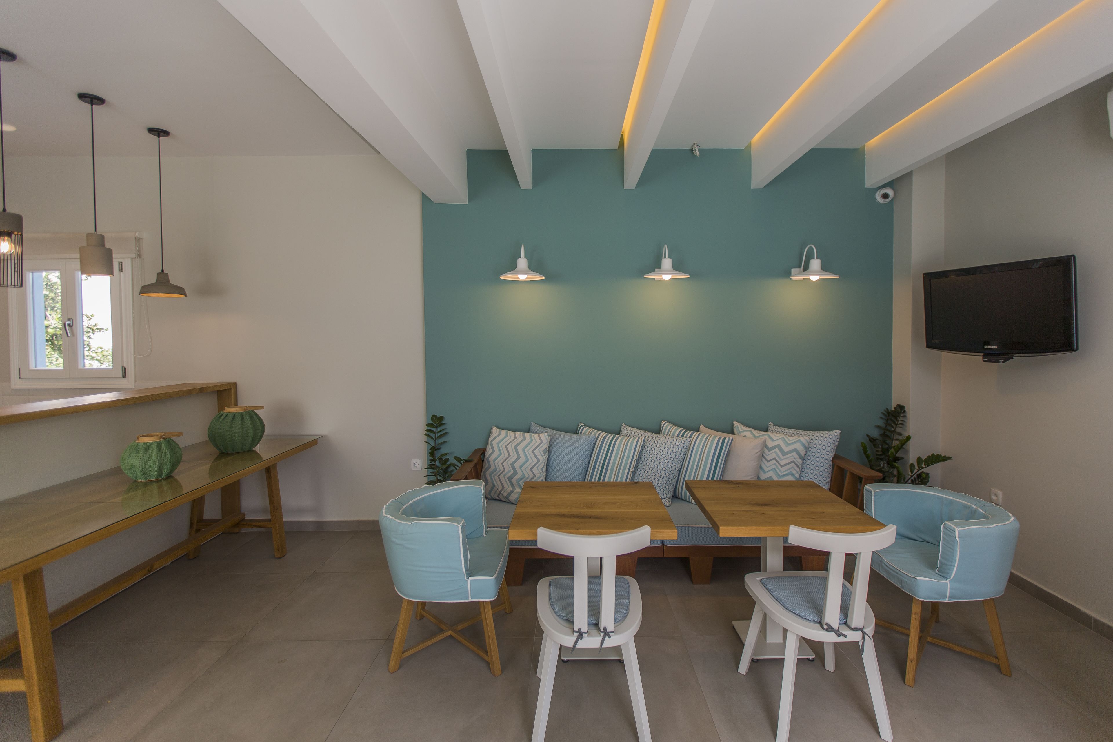 daily buffet breakfast (eur 7 per person)