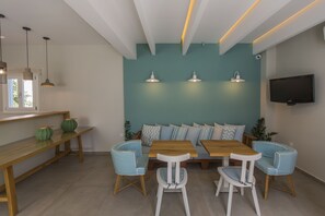 Daily buffet breakfast for a fee - Preka Maria Hotel (Santorini)
