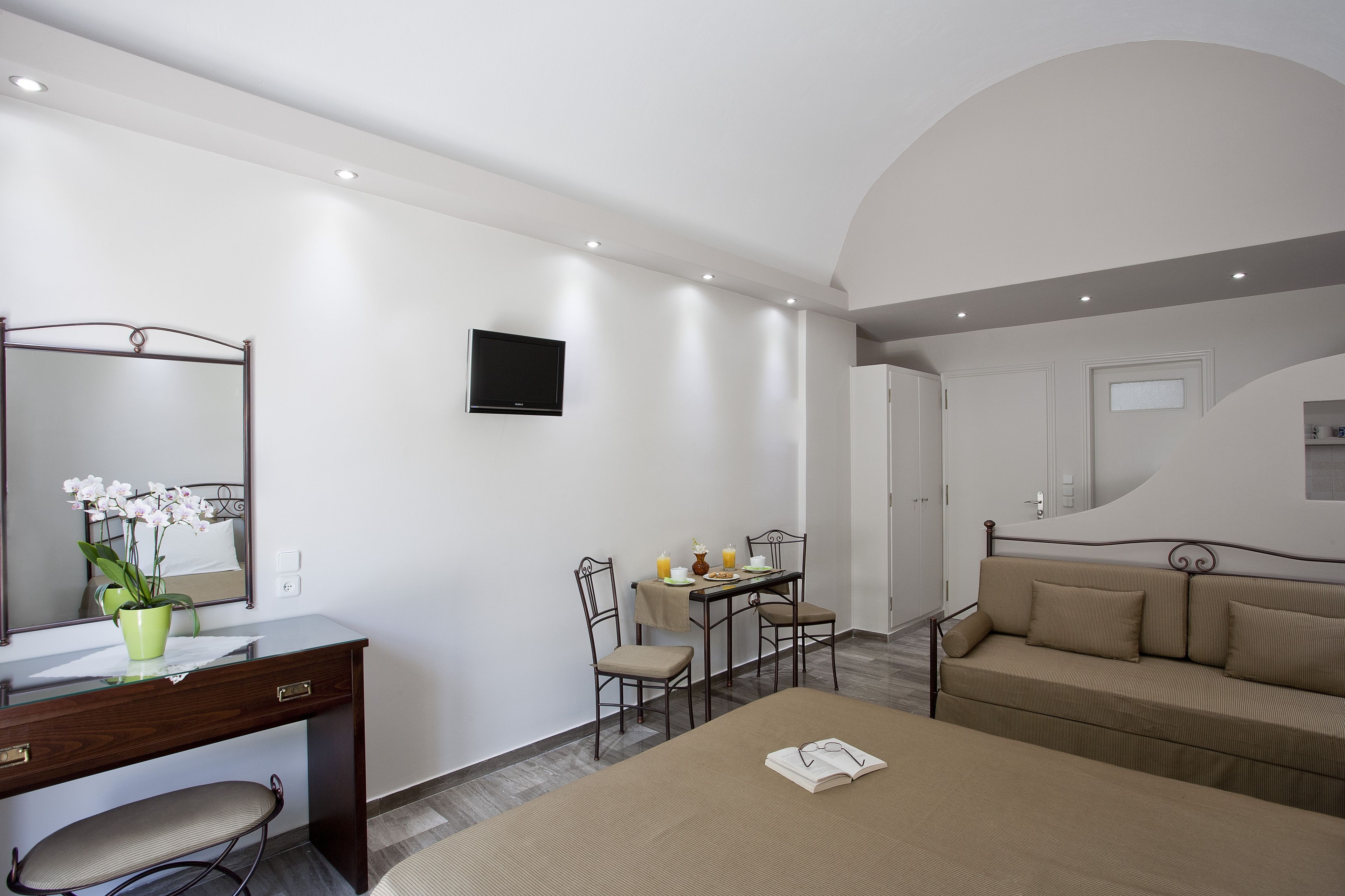 studio (for 2) | 1 bedroom, in-room safe, individually decorated, free wifi