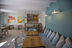 Bar (on property) - Preka Maria Hotel (Santorini)