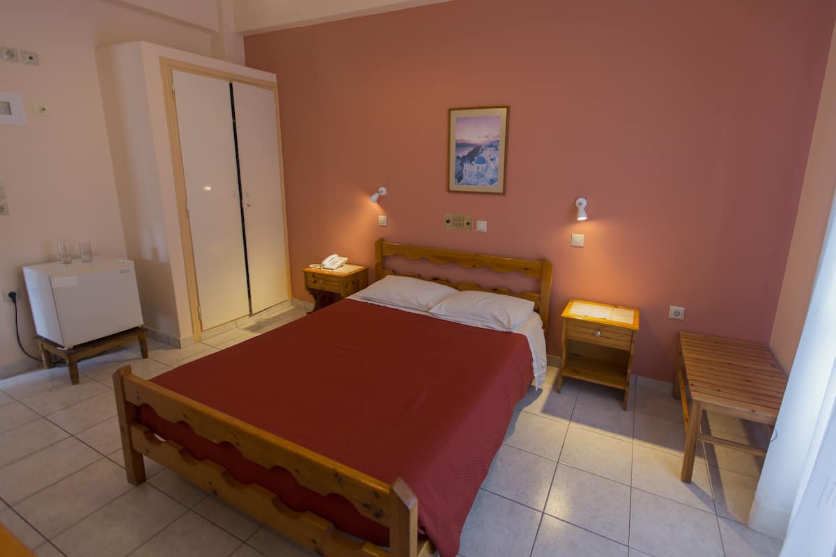 Standard Room | 1 bedroom, in-room safe, individually decorated, free WiFi