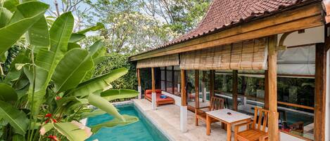 One Bedroom Villa with Private Pool | 1 sovrum, minibar, värdeförvaringsskåp på rummet och skrivbord