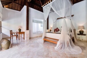 One Bedroom Villa with Private Pool | 1 quarto, frigobar, cofres nos quartos, escrivaninha