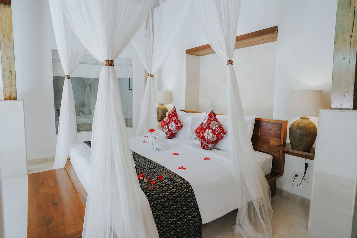 1 camera, minibar, una cassaforte in camera, una scrivania