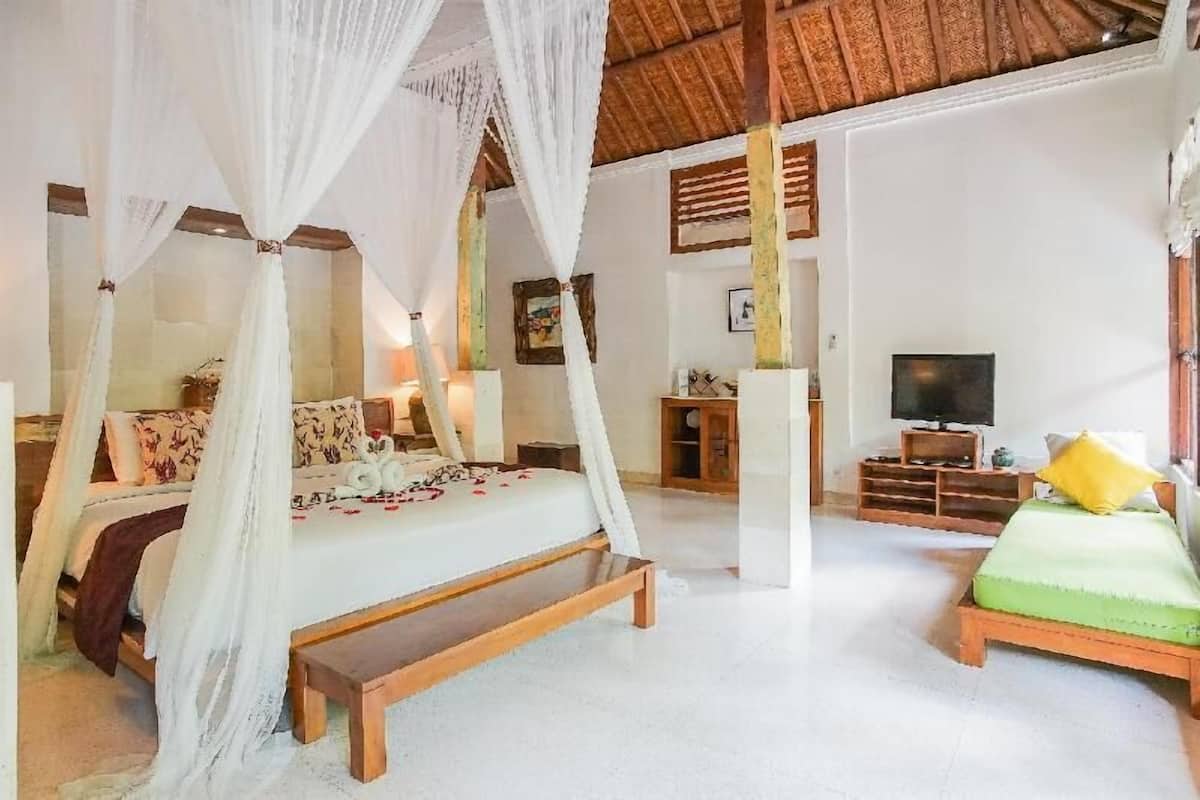 1 camera, minibar, una cassaforte in camera, una scrivania