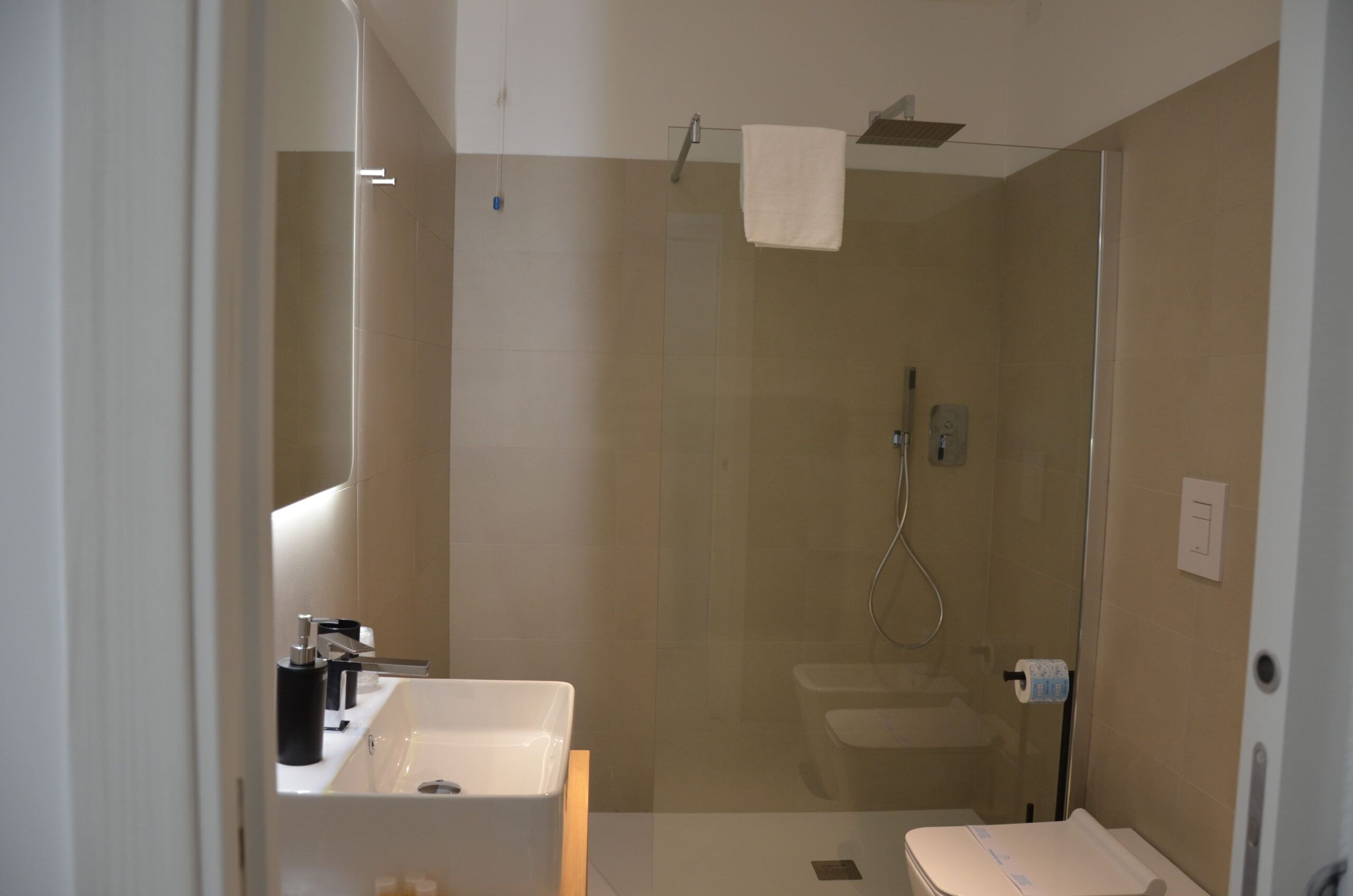 deep-soaking bathtub, free toiletries, hair dryer, towels