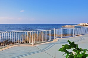 Habitación doble superior, vistas al mar | Vistas del balcón