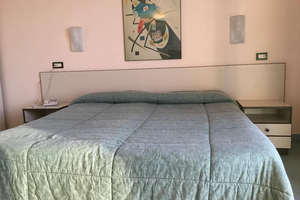 Ropa de cama de alta calidad y minibar