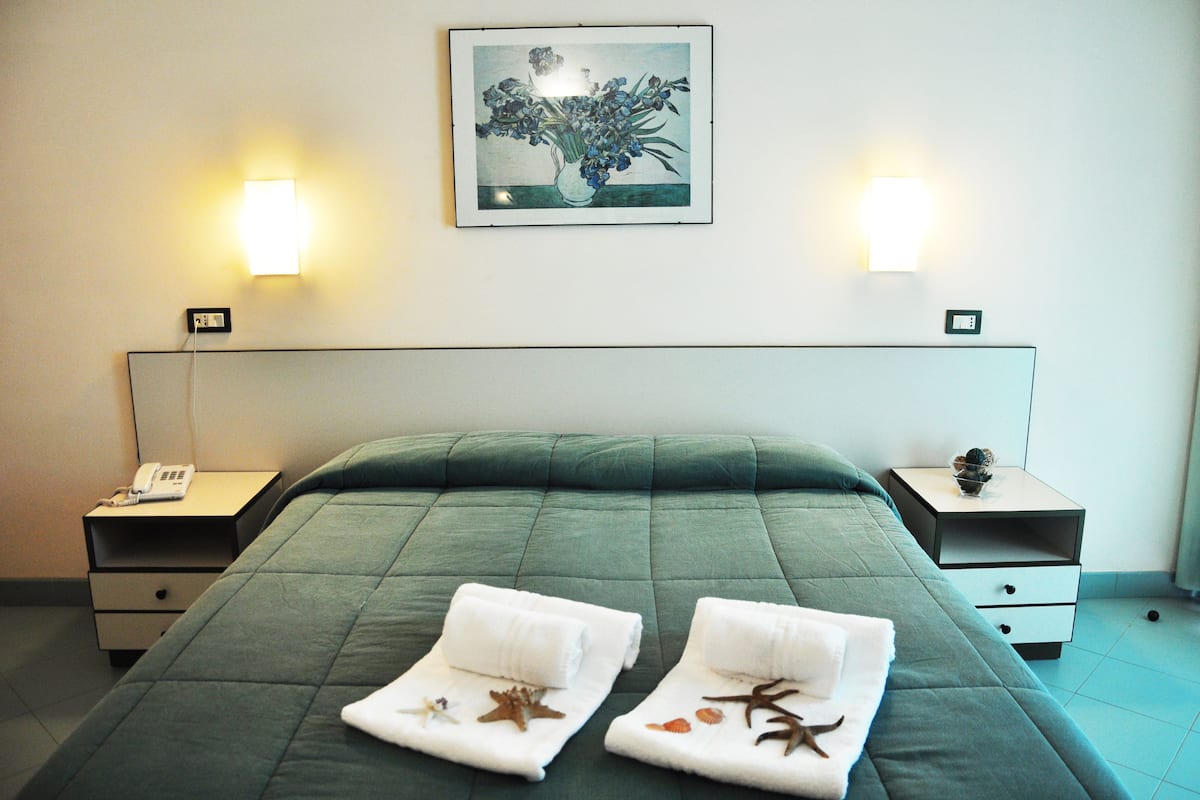 Premium bedding, minibar, in-room safe, desk