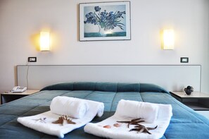 Ropa de cama de alta calidad y minibar 