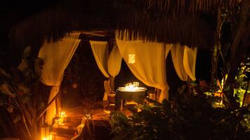 Aamiainen, lounas ja illallinen; paikallinen keittiö, näkymät rannalle