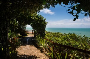 白沙、间海滩酒吧