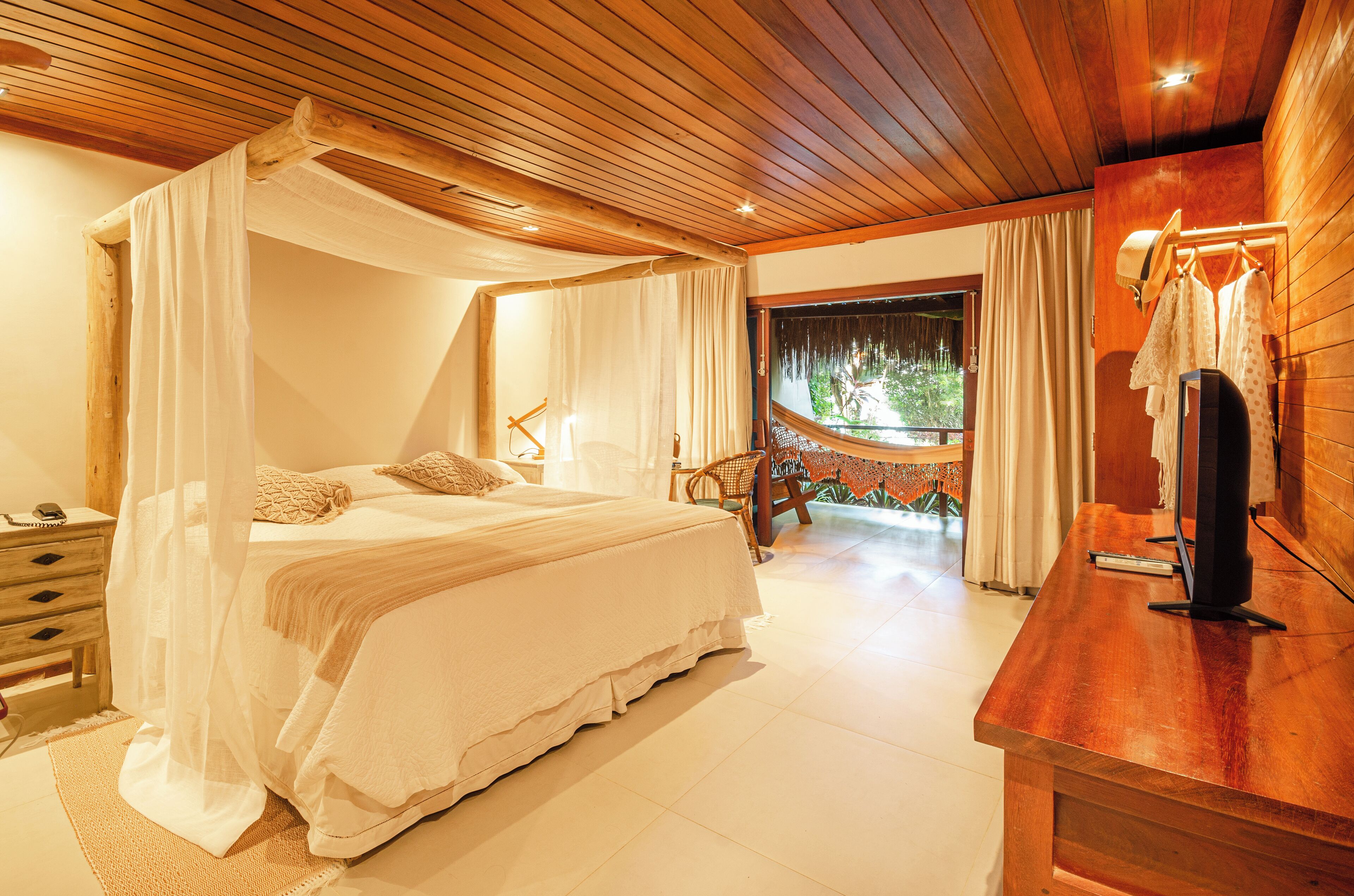 Apartamento luxo | Roupas de cama premium, frigobar, cofres nos quartos, escrivaninha