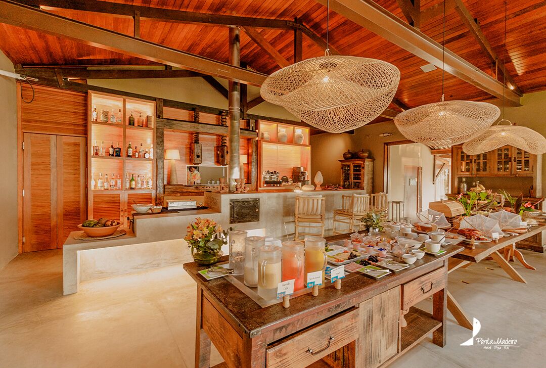 Breakfast, lunch, dinner served; Regional cuisine, beach views 