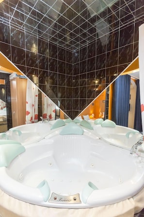 Standard Apartment, 1 Bedroom (Krasnoarmeiskaya 58) | Bathroom