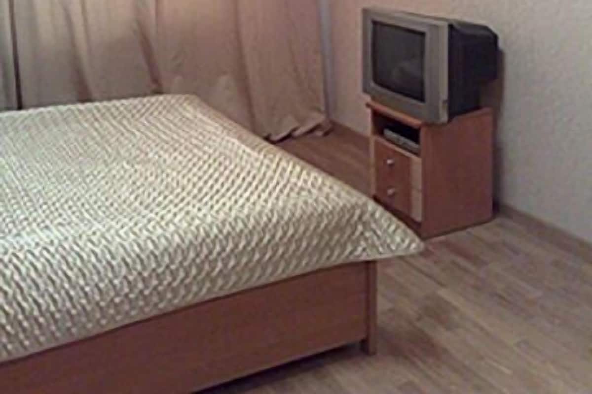 Apartment (Malaya Zhitomirskaya 17) | Egyptian cotton sheets, pillowtop beds