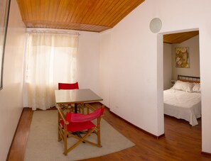 Standard Room, 1 Double Bed | Living area | 32-inch LCD TV with cable channels, TV - Apartamentos Los Alcázares (Bogotá)