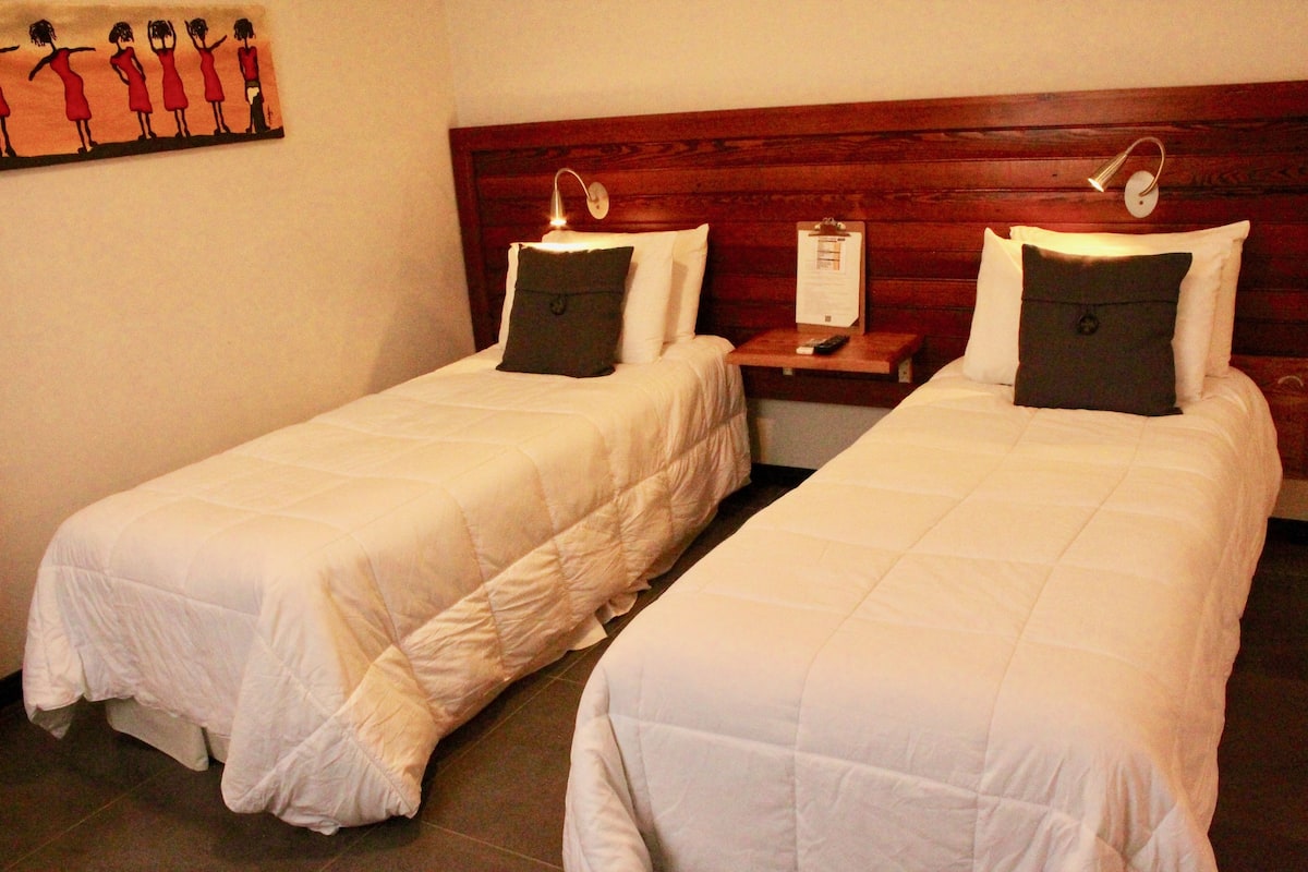 Luxe beddengoed, donzen dekbedden, een kluis op de kamer